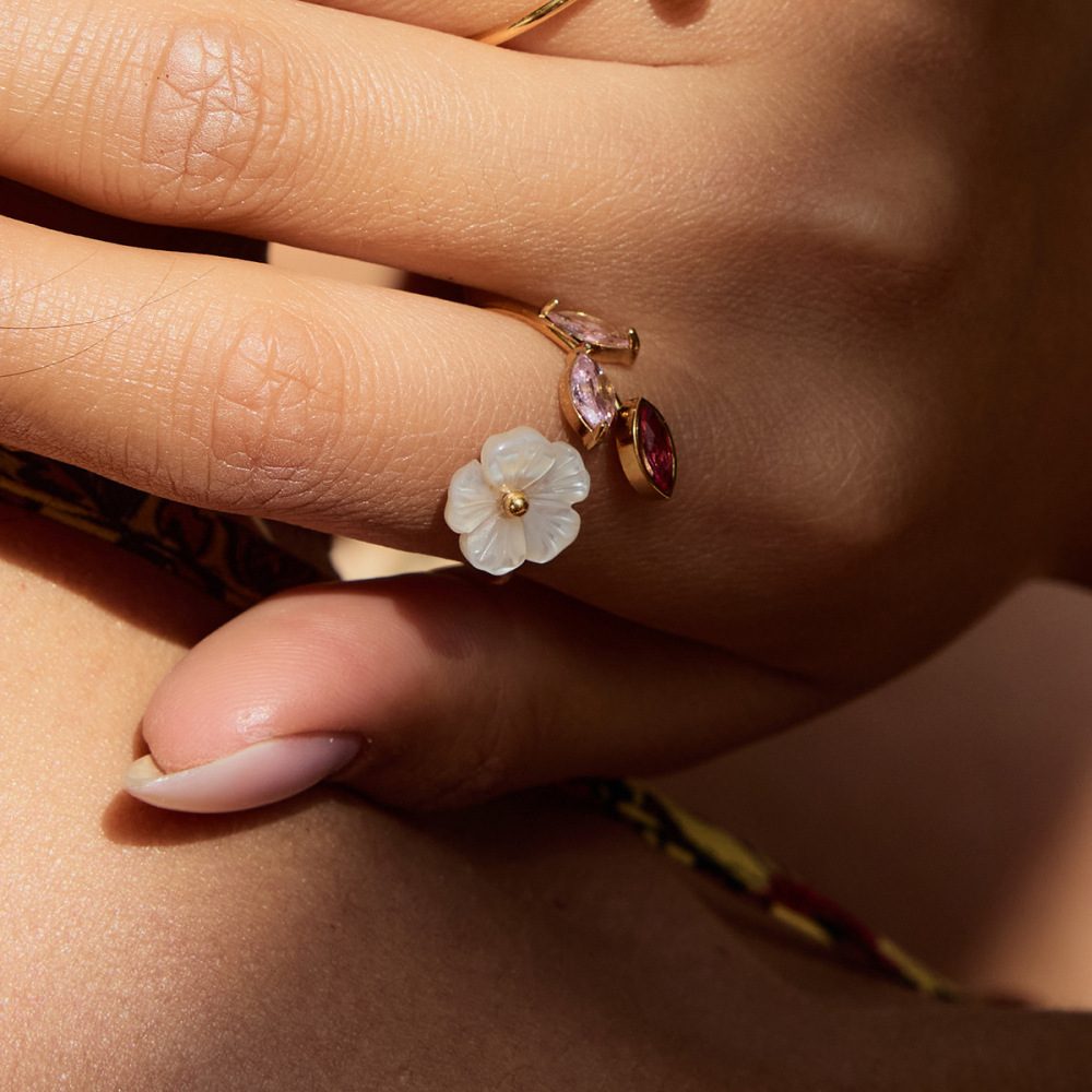 Bague Pour Femme En Acier Inoxydable Doré, Ornée D'Une Fleur En Coquillage Lustrée Et De Pierres Précieuses (1 Pièce). h5Image5