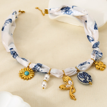 Collier pendentif en tissu 1 pièce