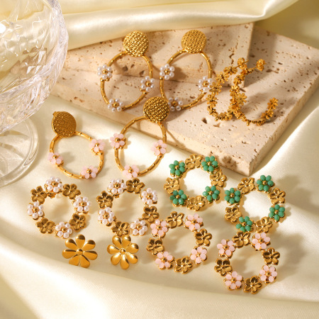 Boucles d'oreilles puces pour femmes, motif floral simple du quotidien, en acier inoxydable étanche, couleur or.