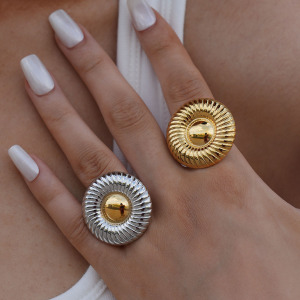 Bague Minimaliste Ronde Décontractée En Acier Inoxydable Étanche Couleur Or (1 Pièce) h5 Image9