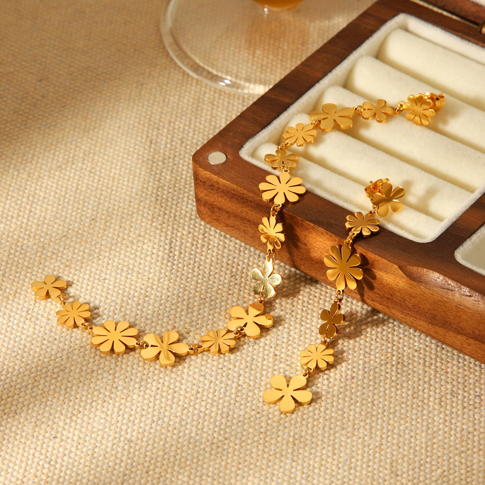 Boucles D'Oreilles Pendantes Pour Femme, En Acier Inoxydable Doré, Avec Pompon Et Motif Floral Simple (1 Paire). Image4