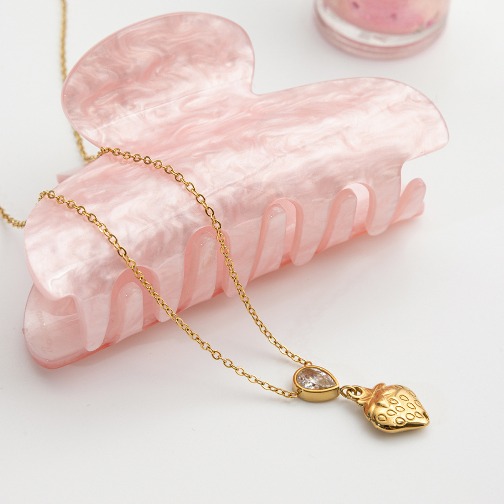 Collier Pendentif Femme « Douce Goutte Fraise » En Acier Inoxydable Étanche Couleur Or (1 Pièce) Image5