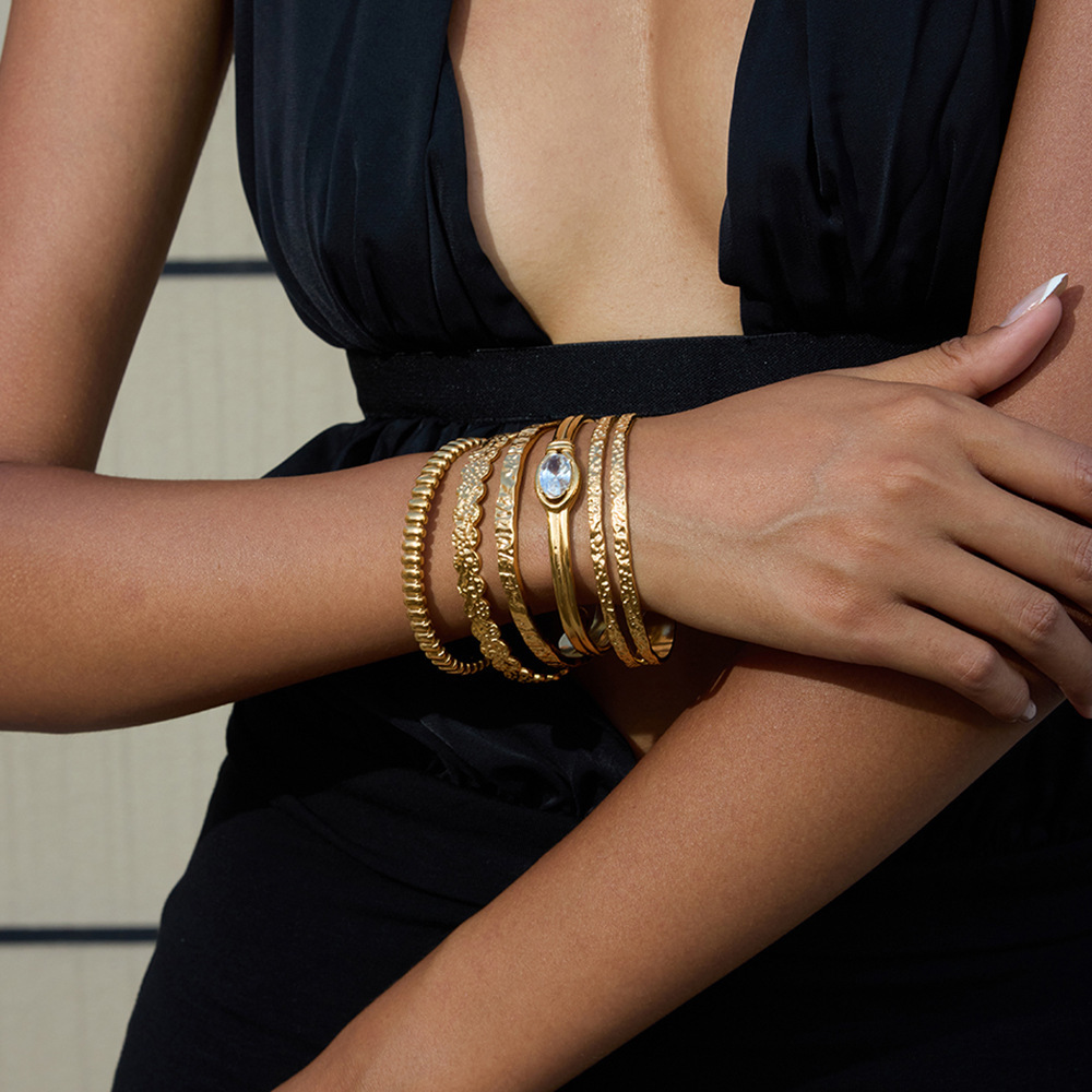 Bracelet Manchette Pour Femme, 1 Pièce, En Acier Inoxydable Martelé, Étanche, Couleur Or Image3