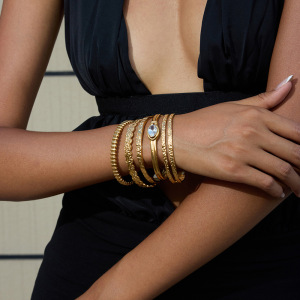 Bracelet Manchette Pour Femme, 1 Pièce, En Acier Inoxydable Martelé, Étanche, Couleur Or h5 Image3