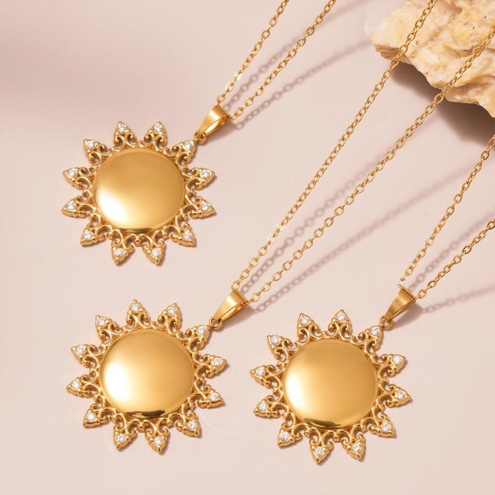 Collier Pendentif Femme Classique Soleil En Acier Inoxydable Étanche Couleur Or (1 Pièce) Image4