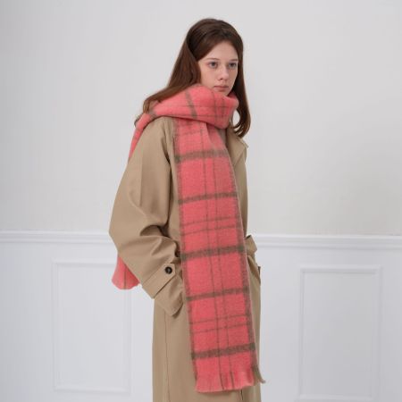 1 écharpe d'hiver confortable en polyester à carreaux pour femme 2
