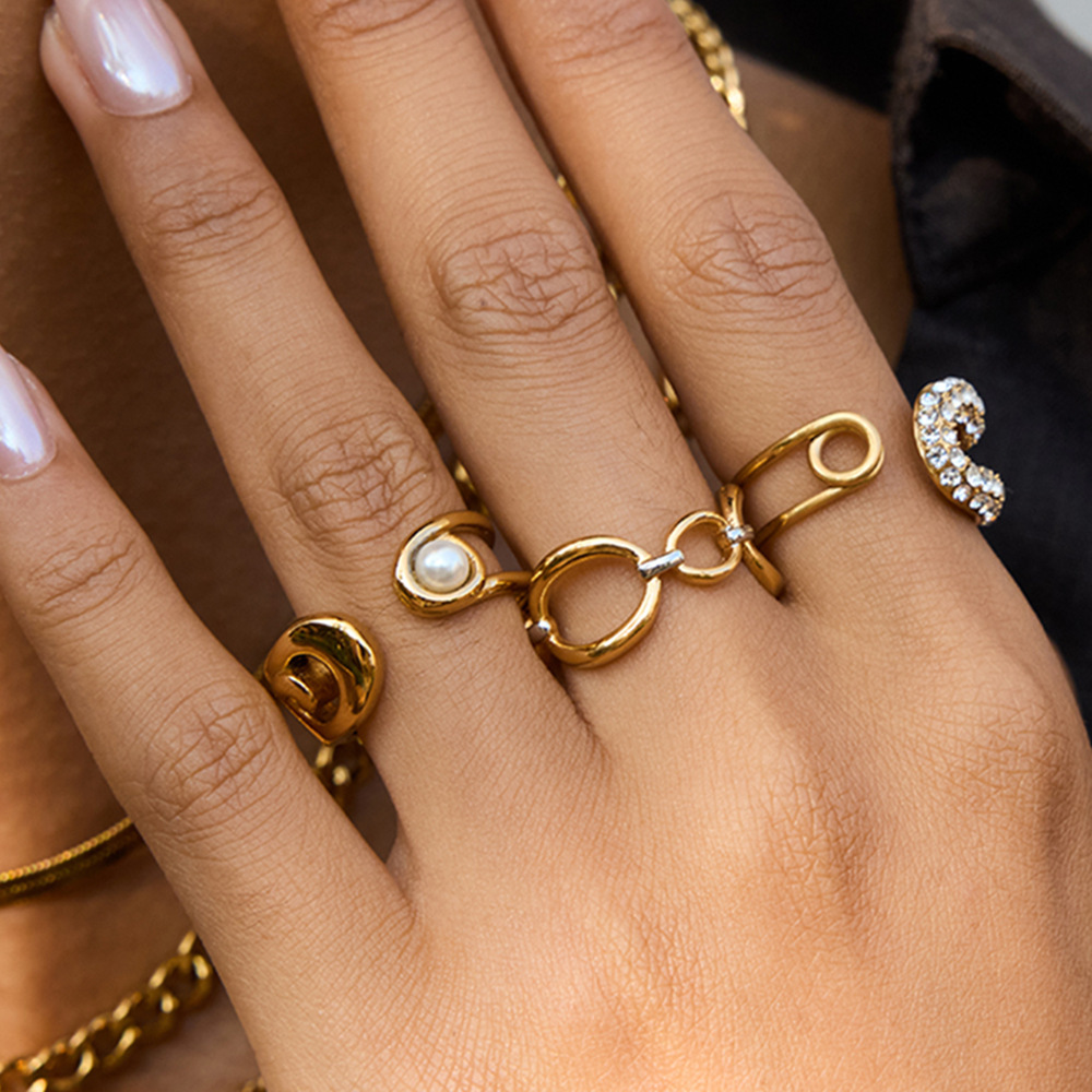 Bague Tendance Décontractée En Acier Inoxydable Doré, De Forme Irrégulière Et Étanche. Image3