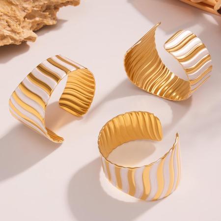 Bracelet manchette simple en acier inoxydable étanche couleur or pour femme (1 pièce). 2