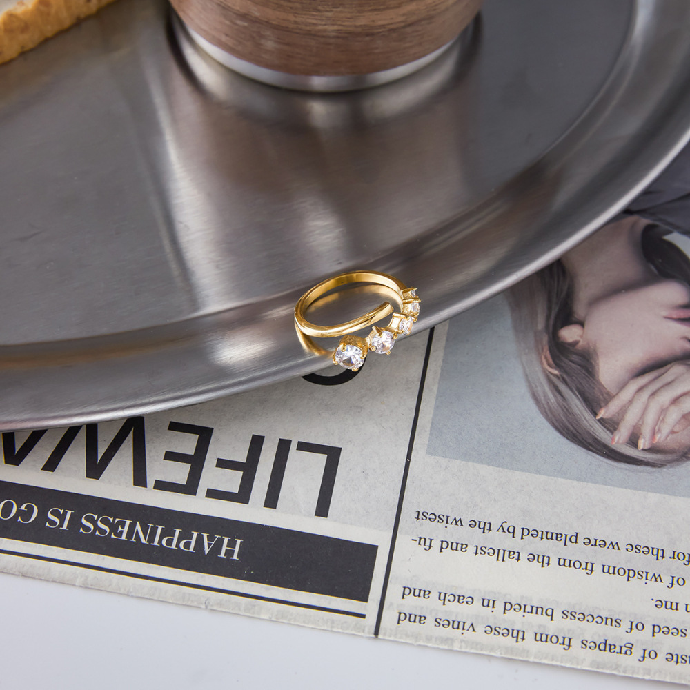 Bague Pour Femme En Acier Inoxydable Doré, Ornée D'Un Zircon, Aux Lignes Délicates Et À L'Eau. h5Image7
