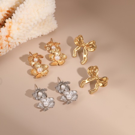 1 paire de boucles d'oreilles pendantes élégantes et luxueuses en acier inoxydable imperméable, ornées d'un nœud papillon fleuri. 2