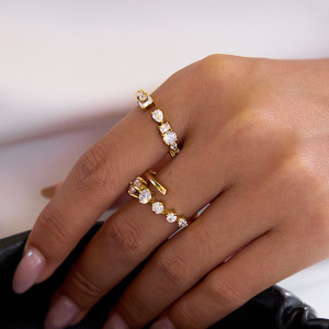 Bague Pour Femme En Acier Inoxydable Doré, Ornée D'Un Zircon, Aux Lignes Délicates Et À L'Eau. h5 Image4