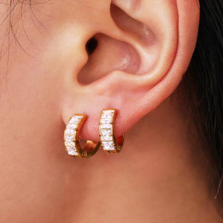 1 paire de boucles d'oreilles créoles pour femme en acier inoxydable brillant, étanches et de couleur dorée