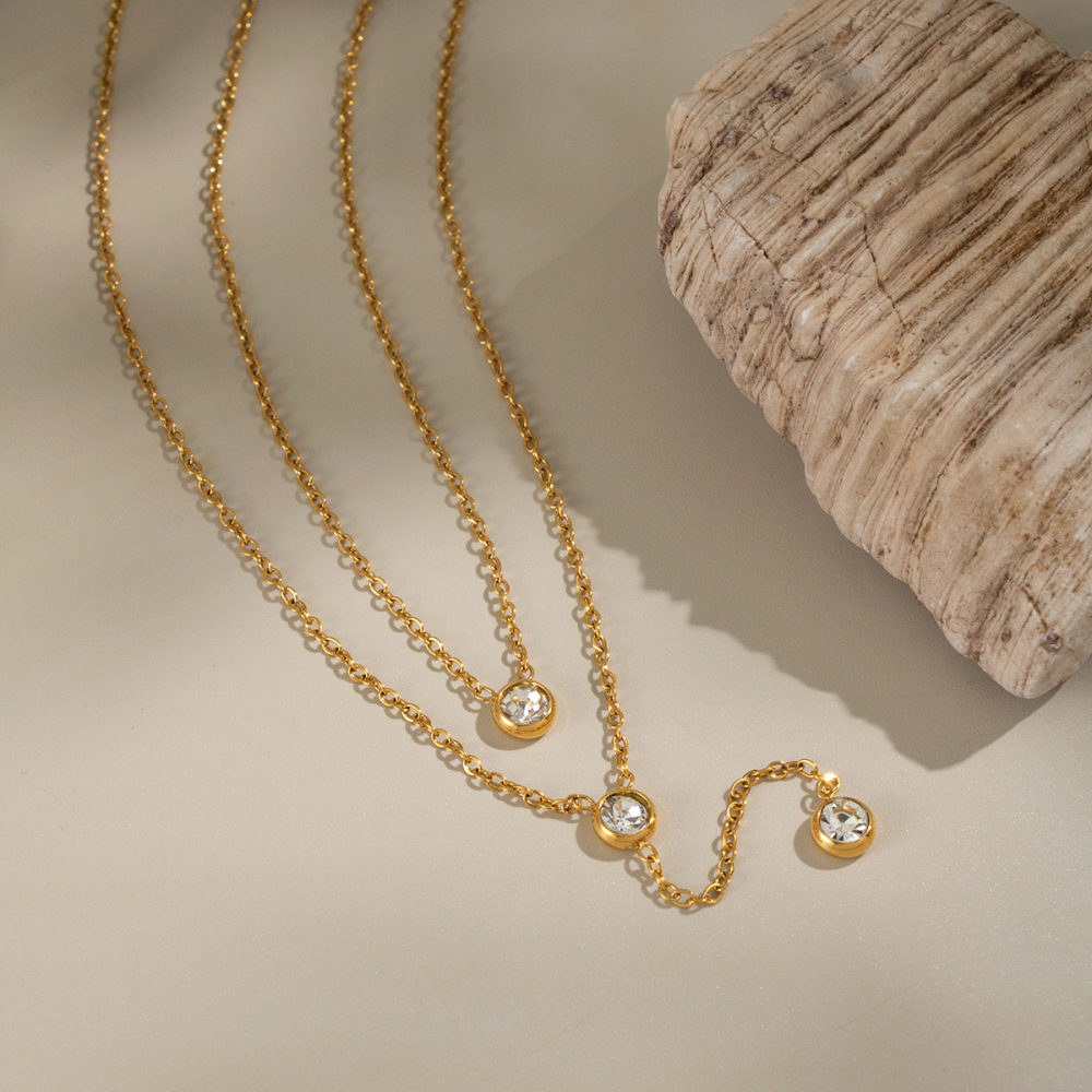 Collier Pendentif Femme Luxueux Avec Pompon Rond, En Acier Inoxydable Étanche Couleur Or Et Zircon. Image4