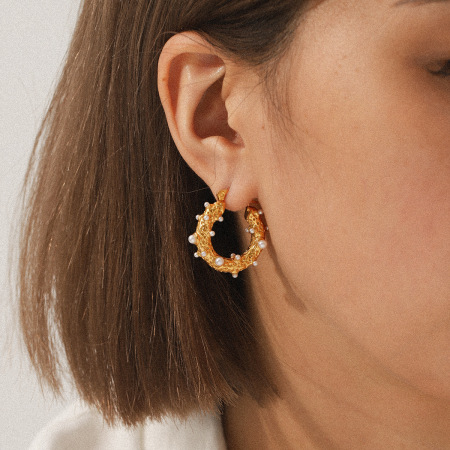 1 paire de boucles d'oreilles créoles pour femme, en acier inoxydable imperméable, couleur or, forme irrégulière, ornées de perles. 2