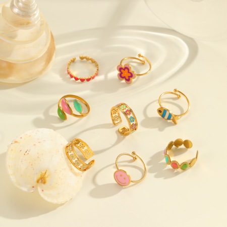 Bague femme simple et élégante en acier inoxydable étanche, ornée d'une fleur souriante. 2