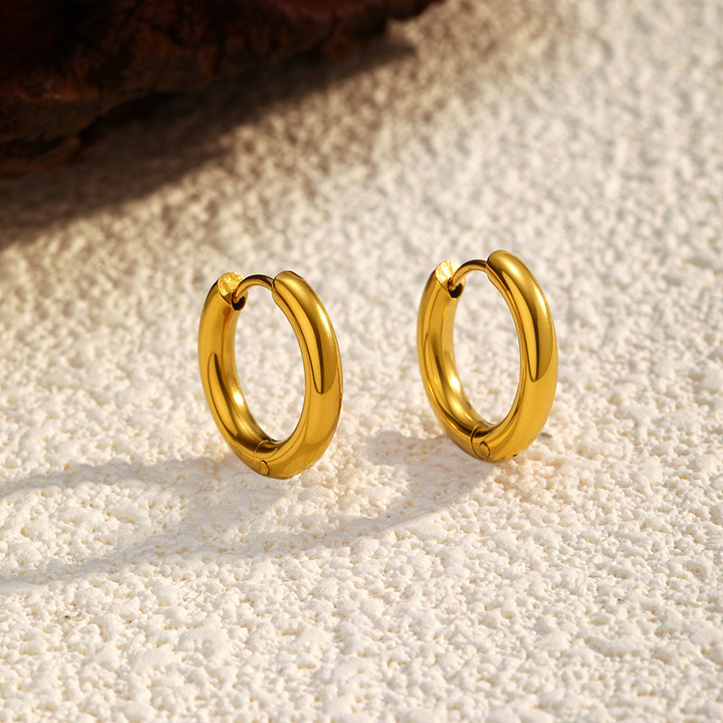 1 Paire De Boucles D'Oreilles Créoles Simples En Acier Inoxydable Étanche Couleur Or Image3