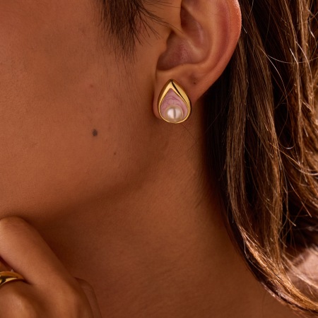 1 paire de boucles d'oreilles puces élégantes en acier inoxydable, étanches, couleur or, en forme de goutte pour femme
