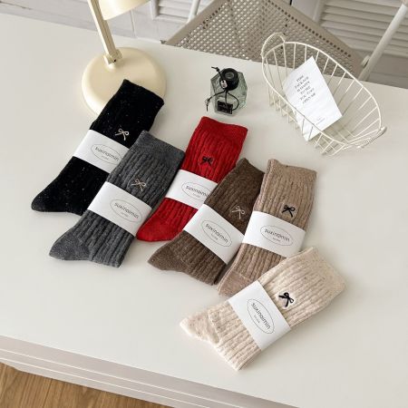 1 paire de chaussettes mi-mollet en coton pour femme avec nœud de couleur unie