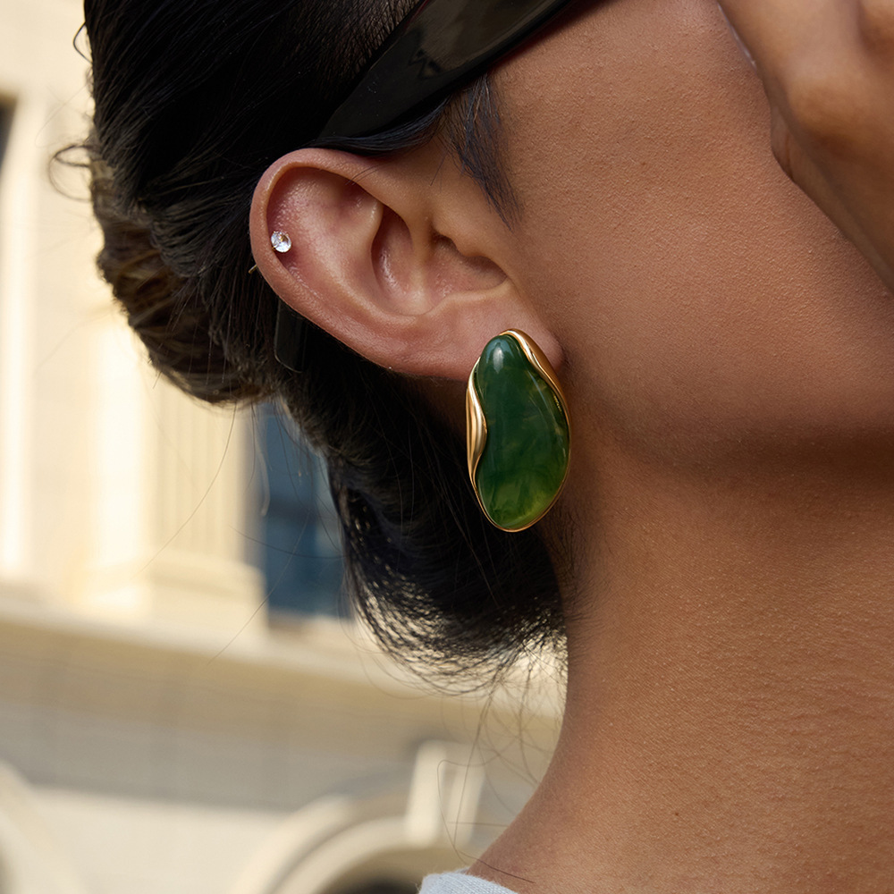 1 Paire De Boucles D'Oreilles À Tige Rétro Irrégulières En Résine Couleur Or Pour Femme Image3