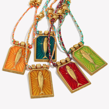 Collier tressé classique pour femme, motif poisson et tarot, en acier inoxydable étanche, couleur or (1 pièce)