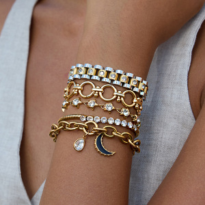 Bracelet À Breloques Classique Lune Pour Femme, En Acier Inoxydable Étanche, Couleur Or (1 Pièce). h5 Image3