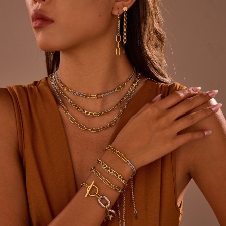 Collier à maillons pour femme, en acier inoxydable imperméable, avec pompon quotidien (1 pièce)