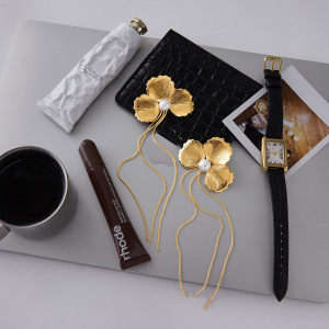 Boucles D'Oreilles Pendantes Élégantes Pour Femme, En Acier Inoxydable Doré, Avec Pompon Et Fleur, Imperméables (1 Paire). h5 Image5
