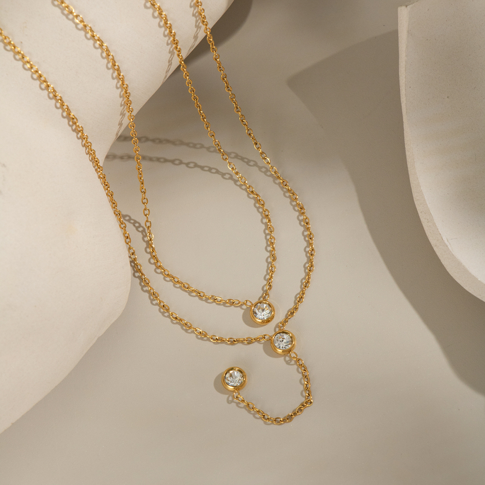 Collier Pendentif Femme Luxueux Avec Pompon Rond, En Acier Inoxydable Étanche Couleur Or Et Zircon. Image3