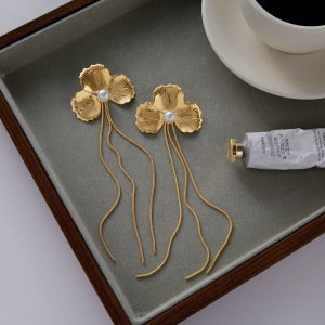 Boucles D'Oreilles Pendantes Élégantes Pour Femme, En Acier Inoxydable Doré, Avec Pompon Et Fleur, Imperméables (1 Paire). h5 Image6