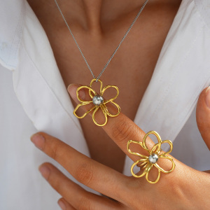 Collier Pendentif Femme/Homme En Acier Inoxydable, Couleur Or, Avec Fleur Naturelle Simple (1 Pièce) h5 Image3