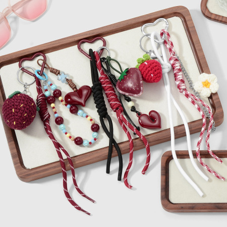 1 breloque de sac fraise