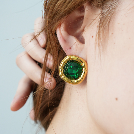 Boucles d'oreilles puces carrées pour femmes, en acier inoxydable étanche, serties de zirconiums cubiques verts (1 paire).