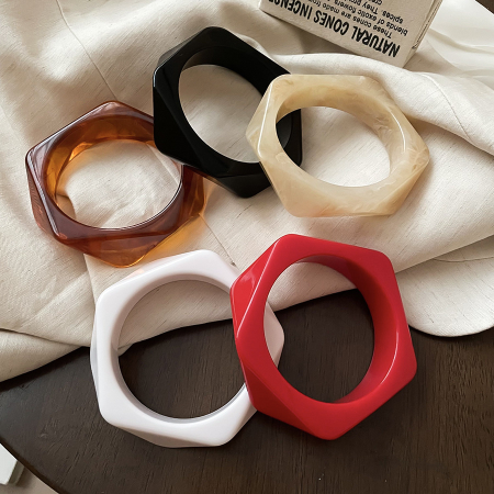 Bracelet jonc en résine de forme irrégulière, 1 pièce