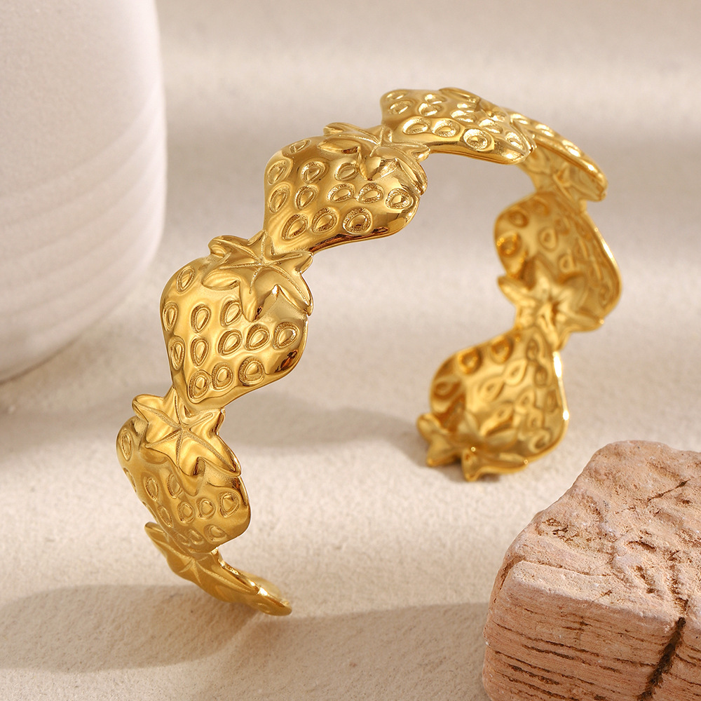 Bracelet Manchette Femme En Acier Inoxydable Doré, Motif Fraise Douce (1 Pièce) h5Image3