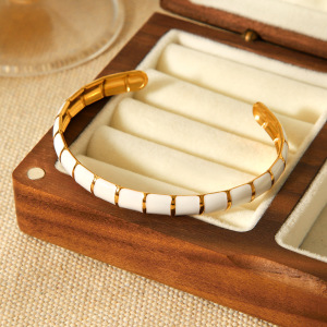 Bracelet Pour Femme Simple Series Daily Plant En Acier Inoxydable Étanche Couleur Or (1 Pièce) h5 Image4