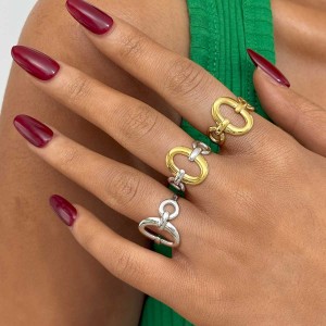 Bague Femme Simple Rectangulaire En Acier Inoxydable Étanche Couleur Or (1 Pièce) h5 Image3