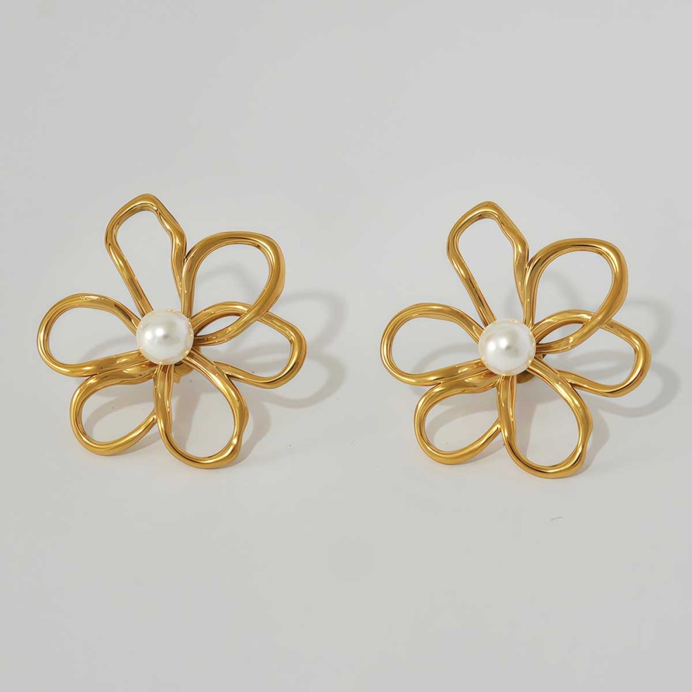 1 Paire De Boucles D'Oreilles Puces Rétro À Fleurs En Acier Inoxydable Étanche Couleur Or Pour Femme