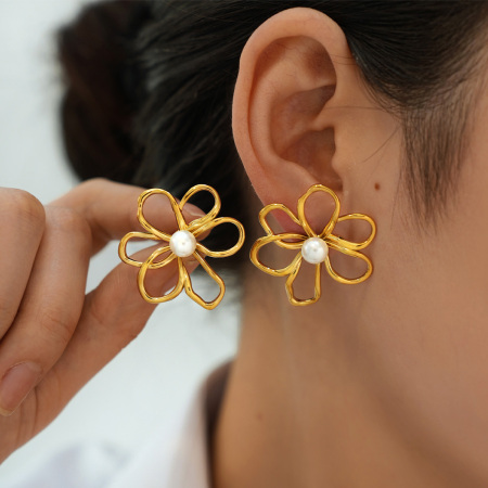 1 paire de boucles d'oreilles puces rétro à fleurs en acier inoxydable étanche couleur or pour femme 2