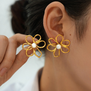 1 Paire De Boucles D'Oreilles Puces Rétro À Fleurs En Acier Inoxydable Étanche Couleur Or Pour Femme h5 Image3