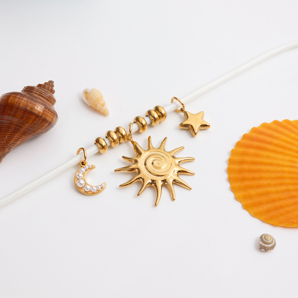 Collier Pendentif Élégant Pour Femme, En Acier Inoxydable Étanche, Motif Soleil, Étoile Et Lune (1 Pièce) Image6