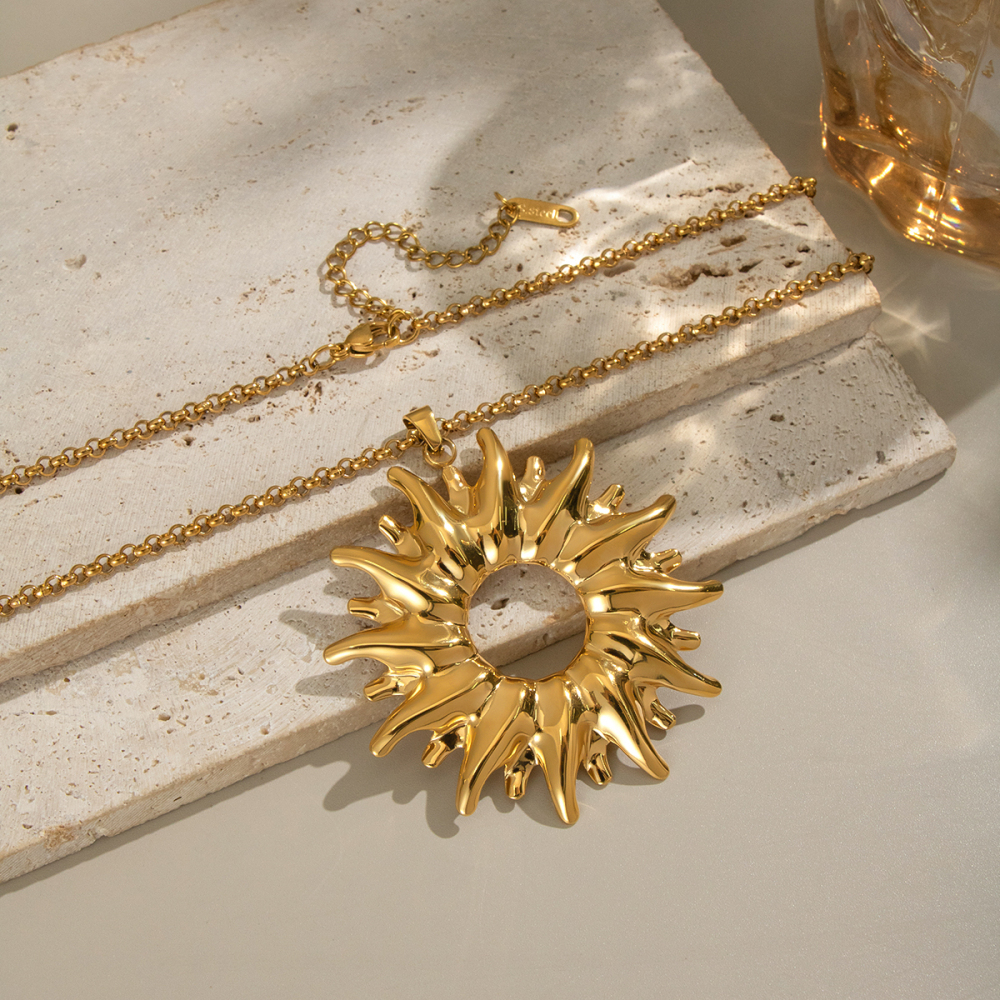Collier Pendentif Soleil En Acier Inoxydable Étanche Couleur Or (1 Pièce) Image3
