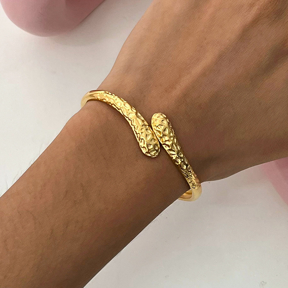 Bracelet Jonc Pour Femme, Motif Marteau Classique, En Acier Inoxydable, Couleur Or, Étanche (1 Pièce) Image7