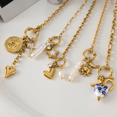 Collier pendentif femme exquis en forme de cœur et de soleil, en acier inoxydable étanche couleur or et perle (1 pièce)