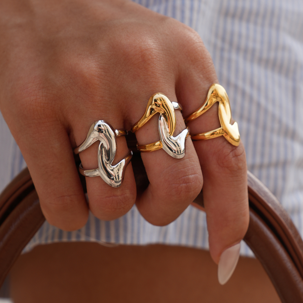 Bague Tendance En Acier Inoxydable Doré, Forme Simple Et Irrégulière (1 Pièce), Étanche. Image6