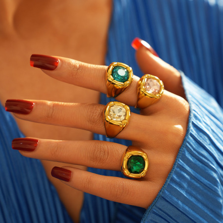 Bague de luxe vintage pour femme en acier inoxydable doré, étanche et sertie d'une pierre précieuse (1 pièce). 2