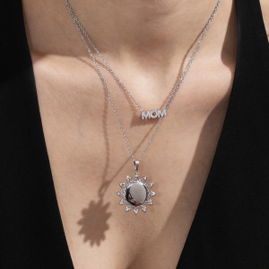 Collier Pendentif Femme Classique Soleil En Acier Inoxydable Étanche Couleur Or (1 Pièce) h5 Image3