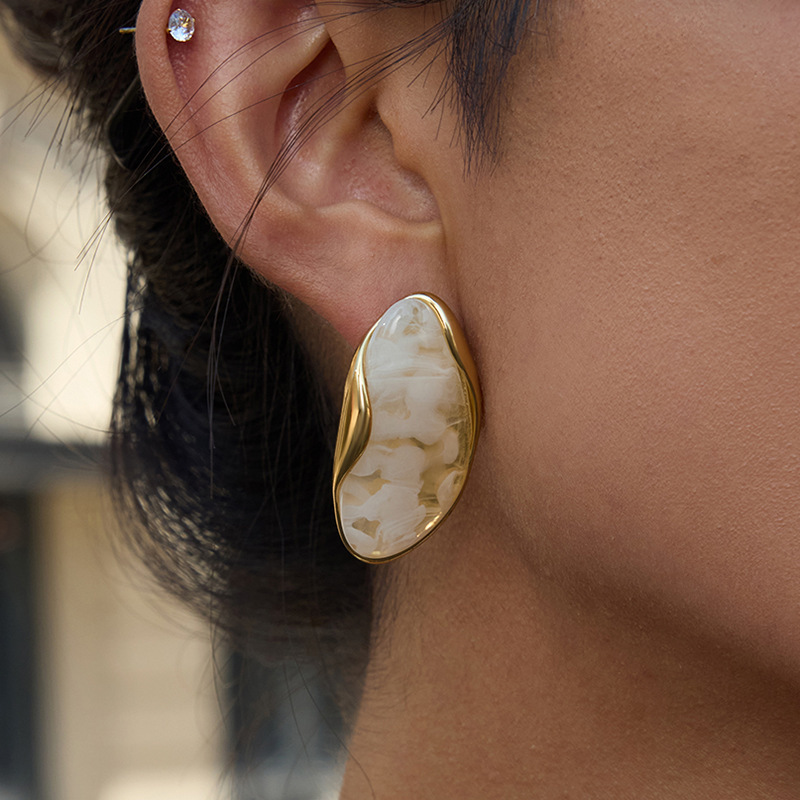 1 Paire De Boucles D'Oreilles À Tige Rétro Irrégulières En Résine Couleur Or Pour Femme Image4