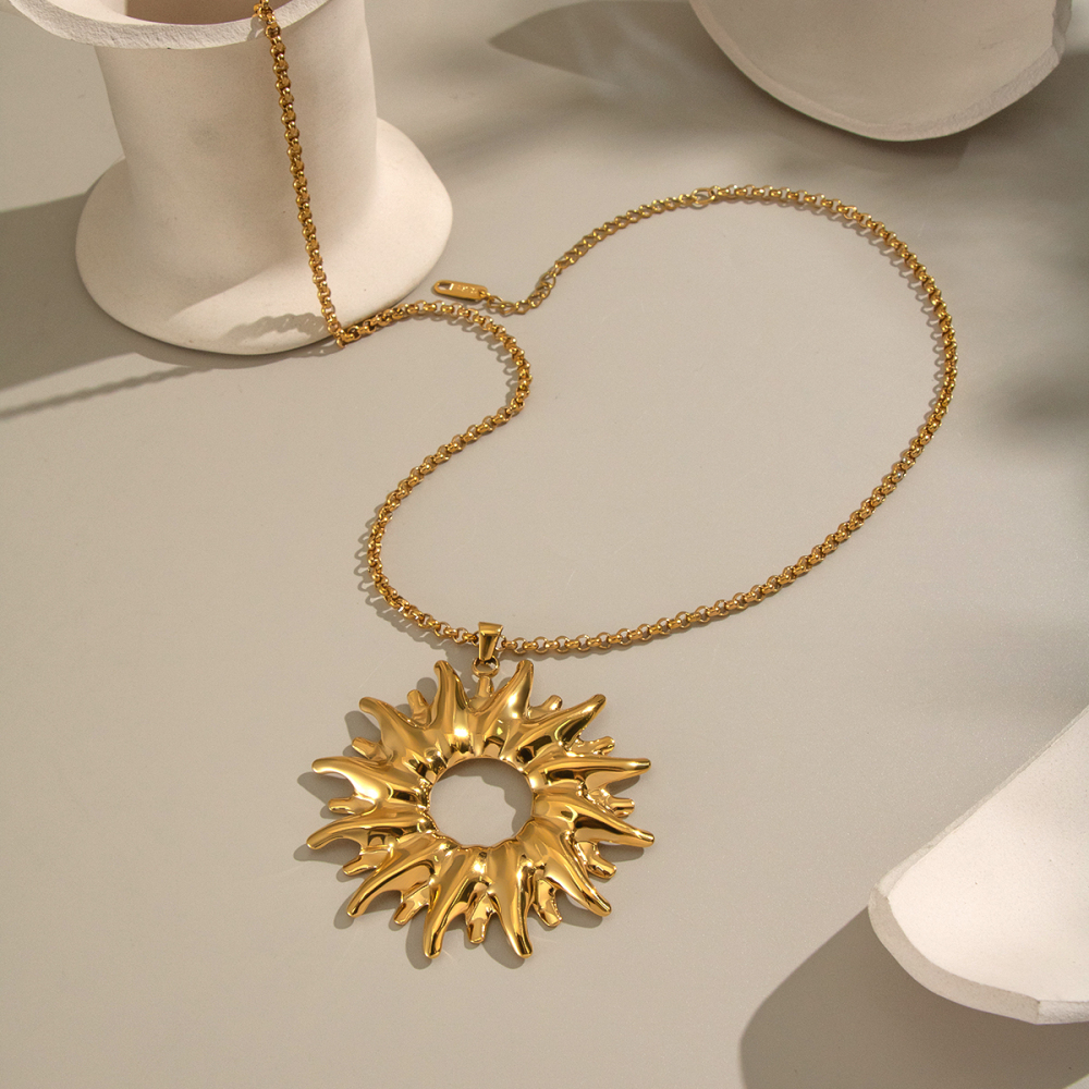 Collier Pendentif Soleil En Acier Inoxydable Étanche Couleur Or (1 Pièce) Image2