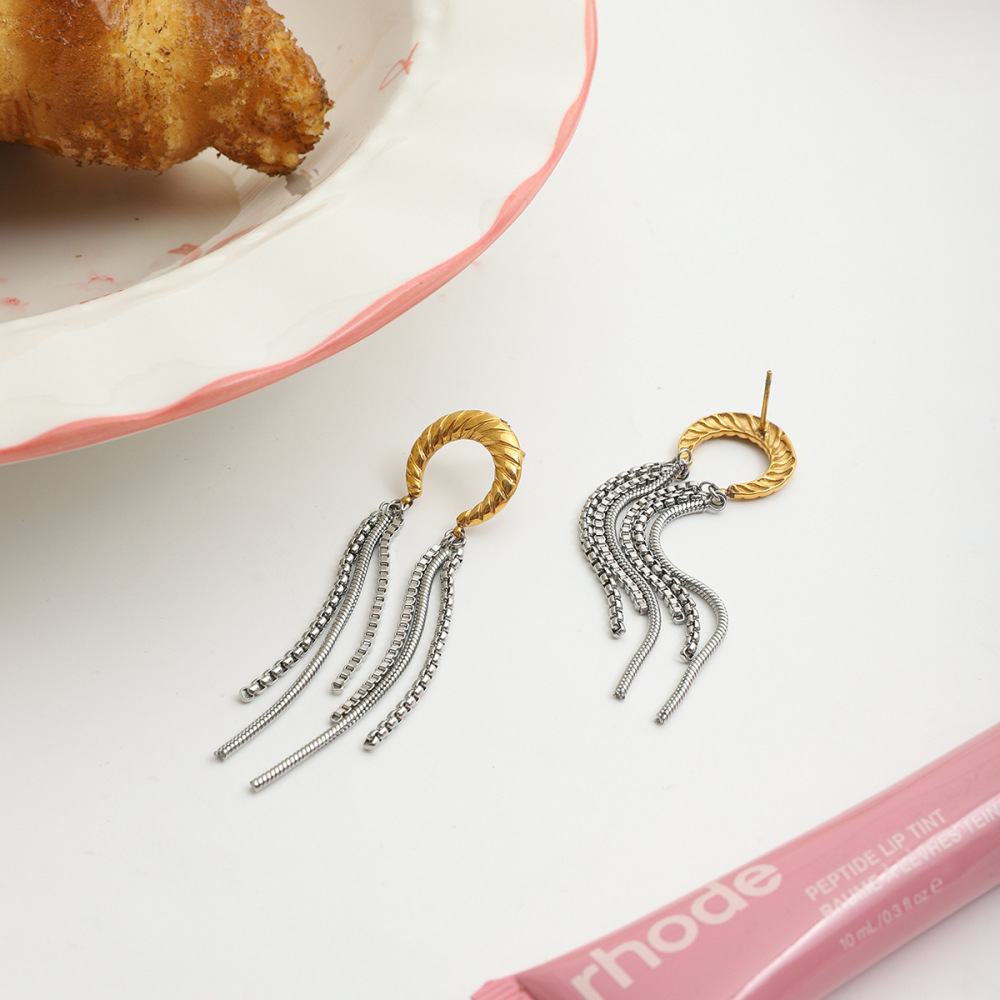 Boucles D'Oreilles Pendantes Pour Femme, Style Décontracté, Avec Pompon Et Lune, En Acier Inoxydable Étanche, Couleur Or (1 Paire). Image6