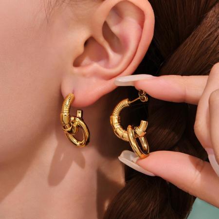 1 paire de boucles d'oreilles créoles simples en acier inoxydable étanche couleur or pour femme